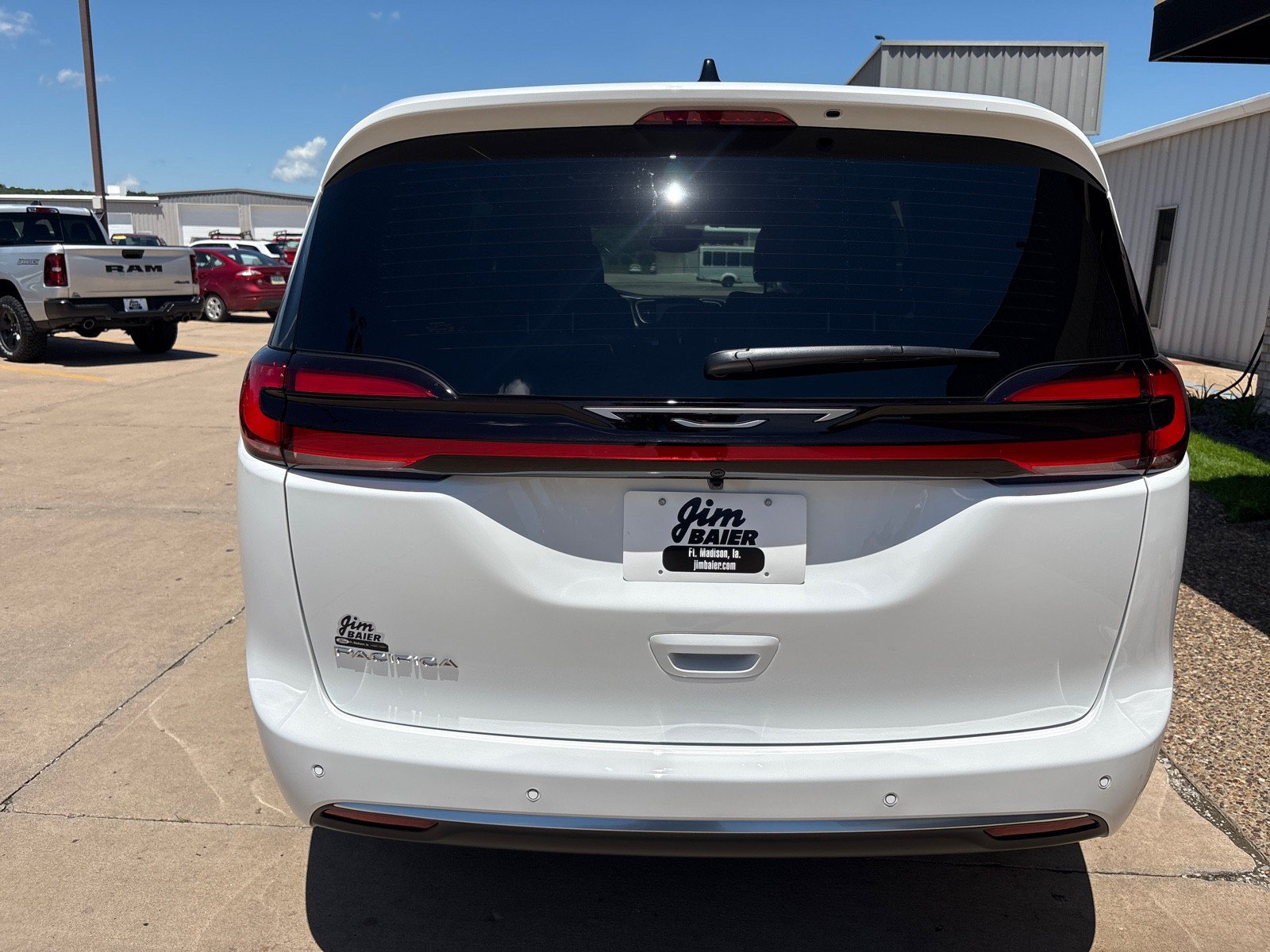 New 2027 Chrysler Pacifica Select FWD image 10