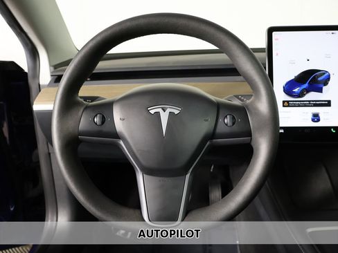 Used 2023 Tesla Model 3 Standard Range RWD image 3