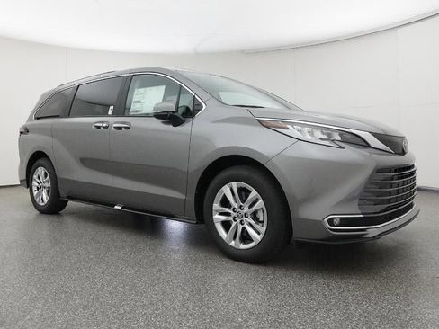 New 2026 Toyota Sienna Limited image 29