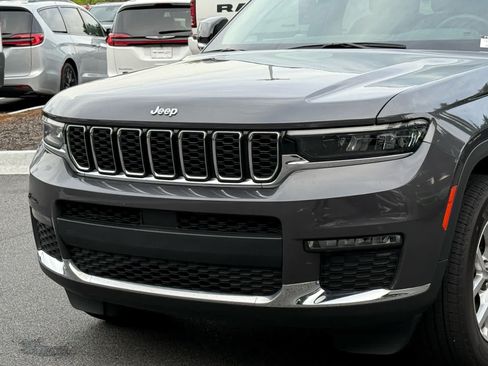 Used 2023 Jeep Grand Cherokee L Limited AWD/4WD image 9