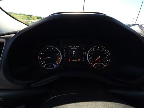 Used 2017 Jeep Renegade Latitude AWD/4WD image 16