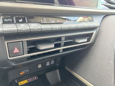 Used 2025 Toyota Camry LE w/ Convenience Package image 11