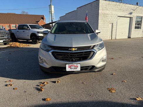 Used 2020 Chevrolet Equinox LT image 2