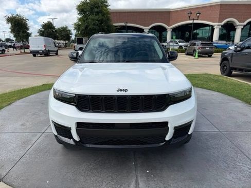 Used 2023 Jeep Grand Cherokee L Limited w/ Black Appearance Package AWD/4WD image 2