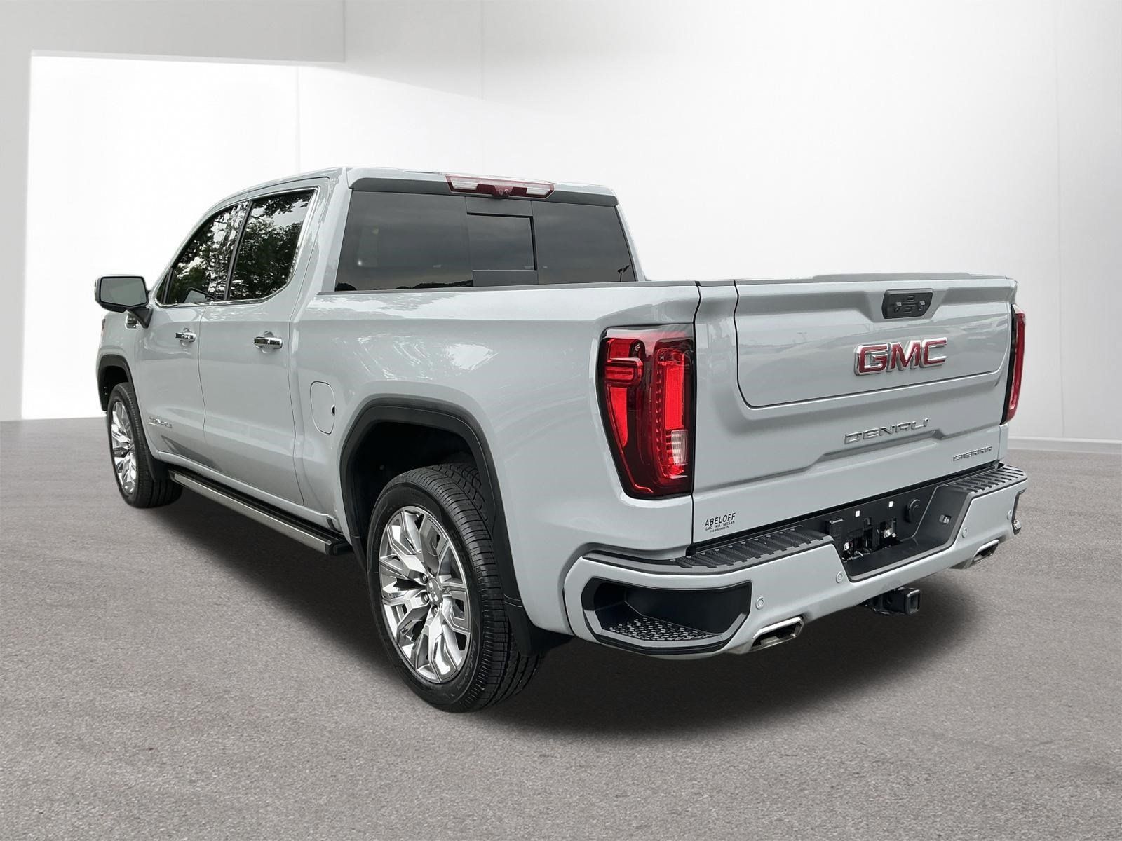 Used 2025 GMC Sierra 1500 Denali w/ Denali Reserve Package AWD/4WD image 5