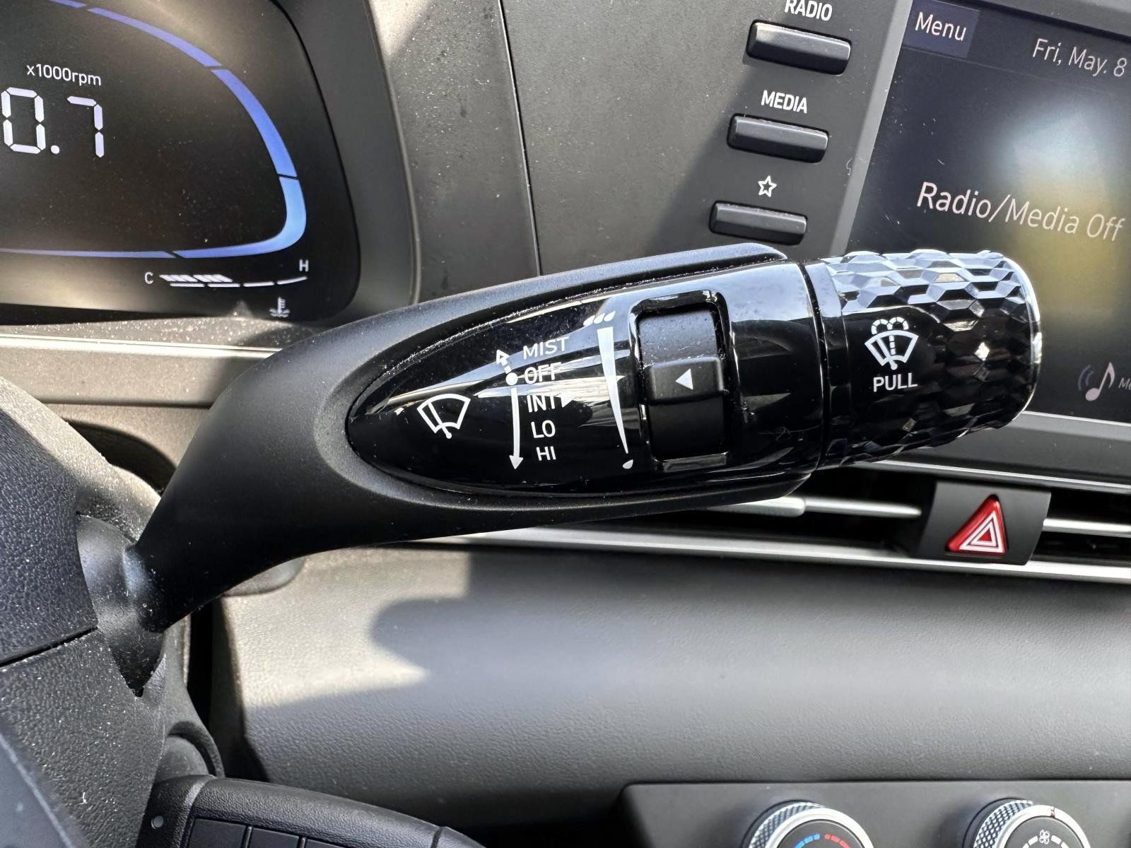 Used 2024 Hyundai Elantra SE FWD image 19