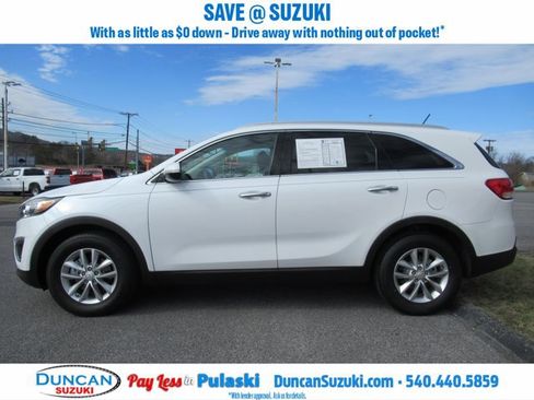 Used 2017 Kia Sorento LX image 4