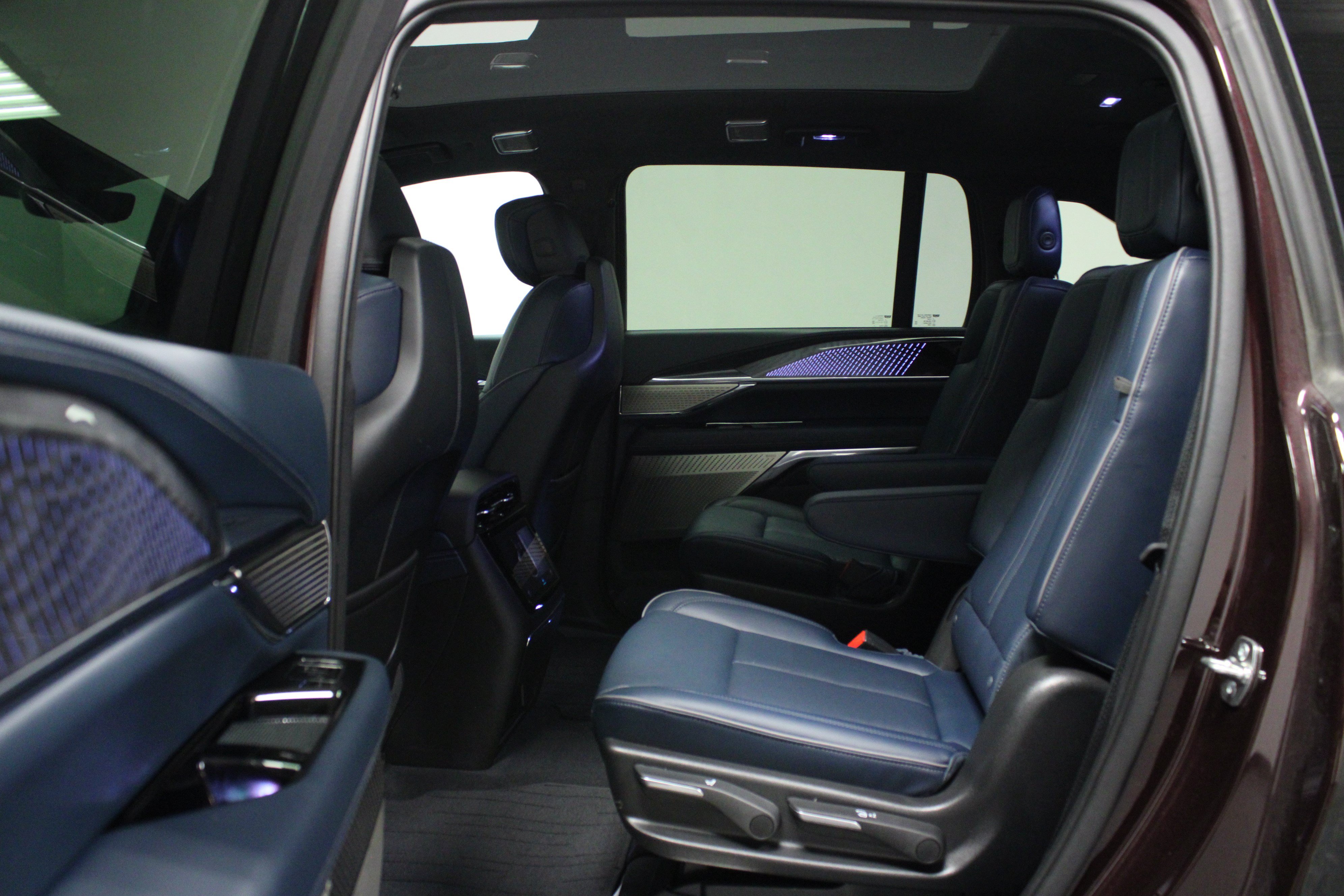 Used 2025 Cadillac Escalade IQ Luxury 2 w/ LPO, Premium Carpet Package AWD/4WD image 13
