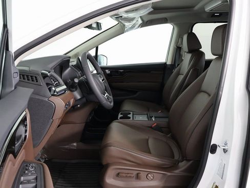 New 2026 Honda Odyssey Touring image 5