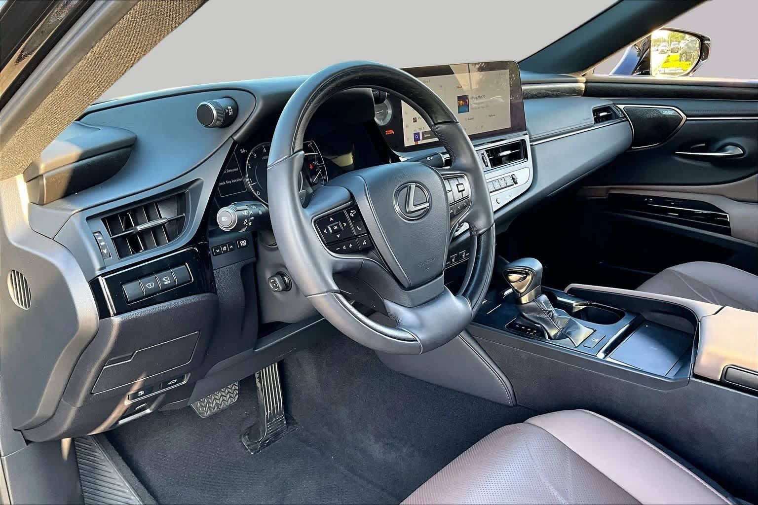 Used 2024 Lexus ES 350 Ultra Luxury w/ Accessory Package (Z2) FWD image 15