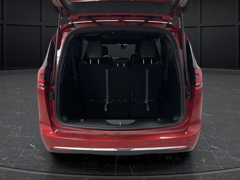New 2026 Chrysler Pacifica Select image 13