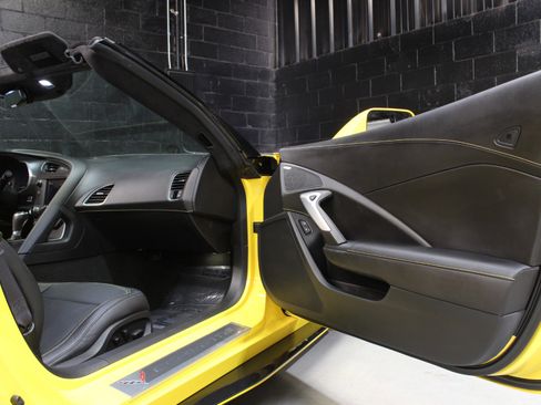 Used 2016 Chevrolet Corvette Z06 w/ 3LZ Preferred Equipment Group image 37