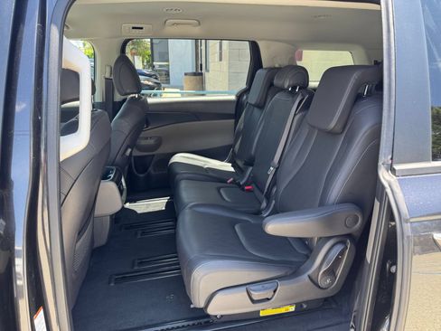Used 2026 Kia Carnival FWD image 28
