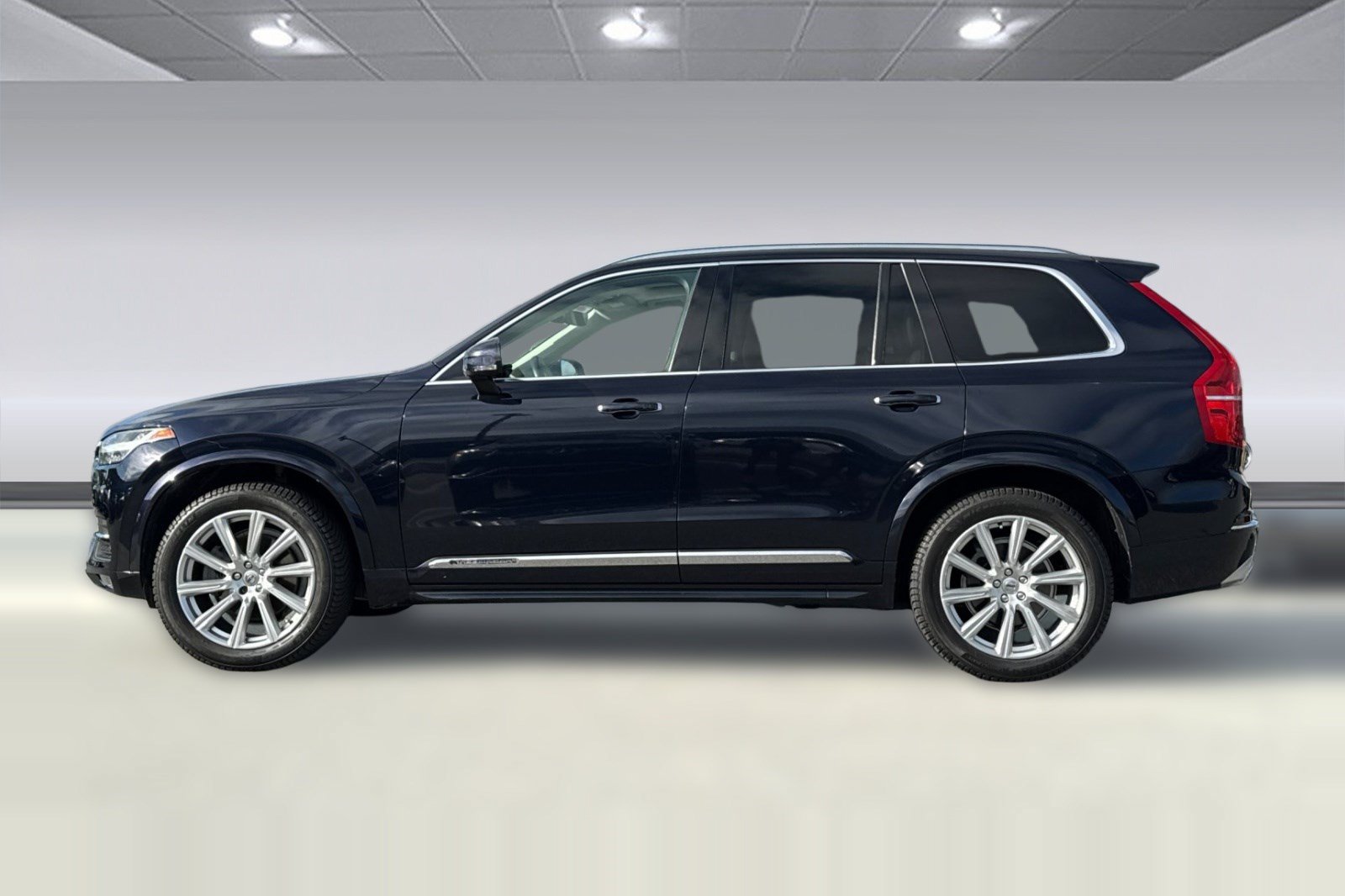 Used 2017 Volvo XC90 T6 Inscription w/ Vision Package AWD/4WD image 2