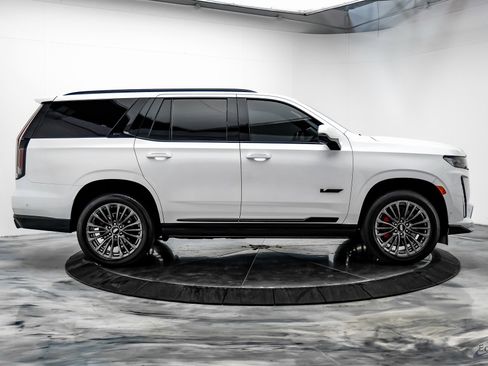 Used 2023 Cadillac Escalade V image 16