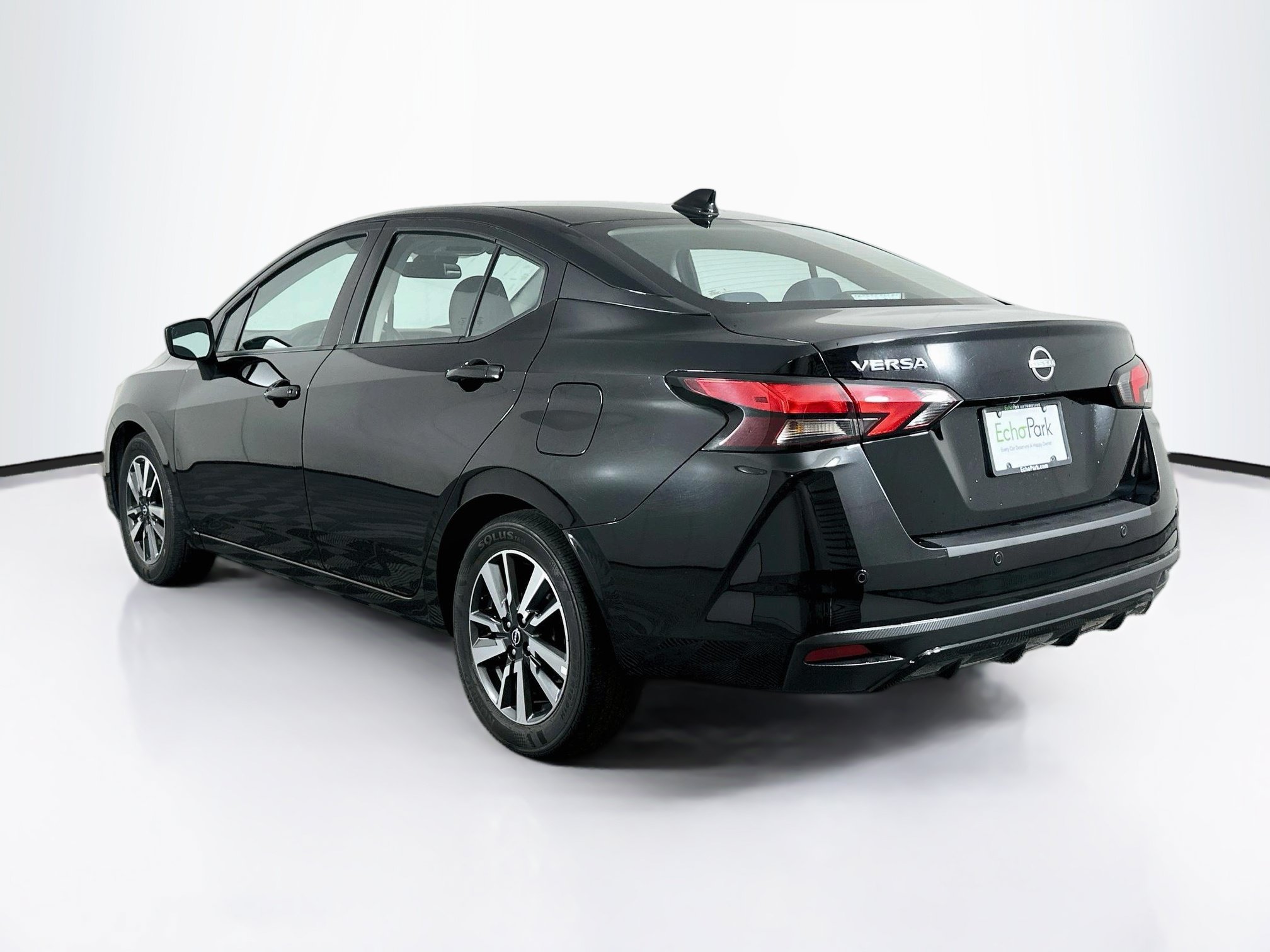 Used 2025 Nissan Versa SV FWD image 5