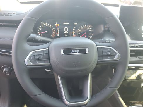 New 2026 Jeep Compass Latitude image 11