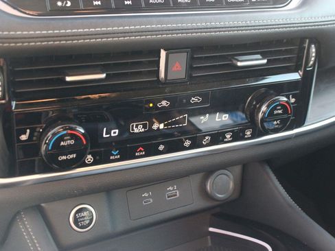 Used 2022 Nissan Rogue Platinum w/ Head-Up Display Package FWD image 27