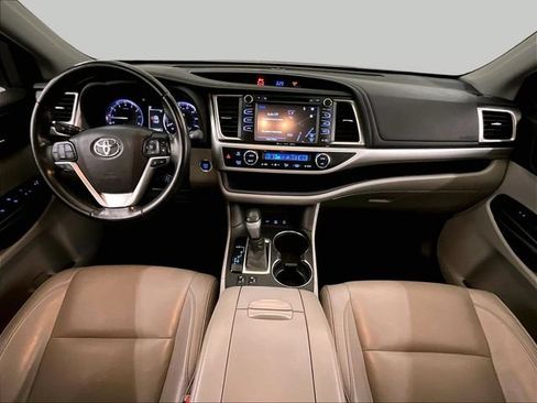 Used 2018 Toyota Highlander XLE AWD/4WD image 15