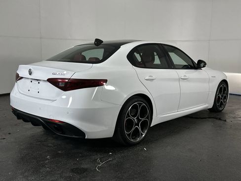 Used 2023 Alfa Romeo Giulia Veloce image 11