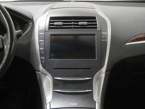Used 2014 Lincoln MKZ image 26