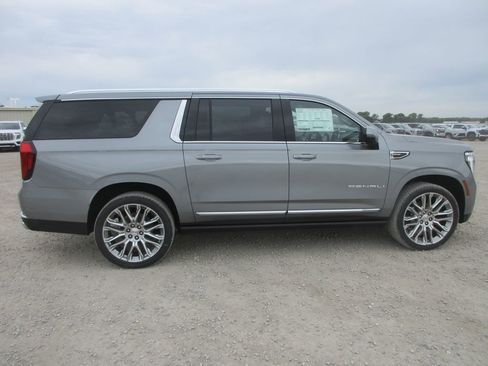 New 2026 GMC Yukon XL Denali w/ Denali Reserve Package AWD/4WD image 3