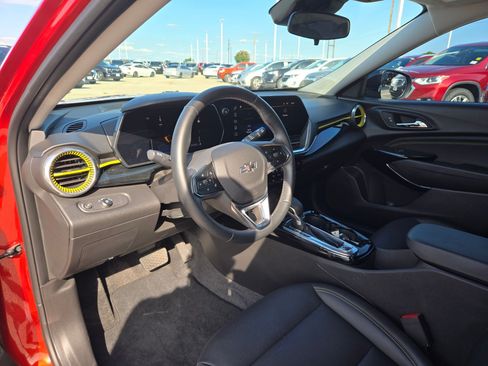 Used 2024 Chevrolet Trax ACTIV w/ Sunroof Package FWD image 11