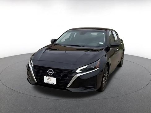 Used 2025 Nissan Altima 2.5 SV FWD image 7