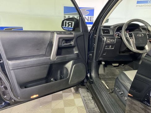 Used 2020 Toyota 4Runner SR5 Premium w/ Moonroof Package AWD/4WD image 29