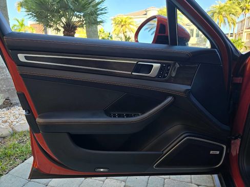 Used 2021 Porsche Panamera 4 image 91
