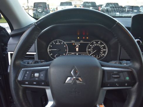 Used 2023 Mitsubishi Outlander SE image 29