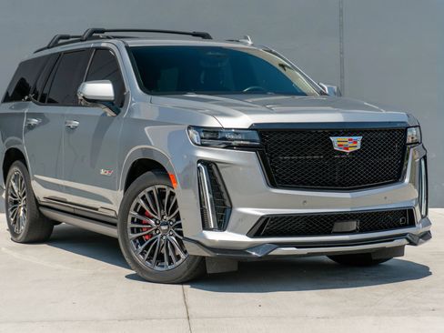 Used 2024 Cadillac Escalade V AWD/4WD image 5