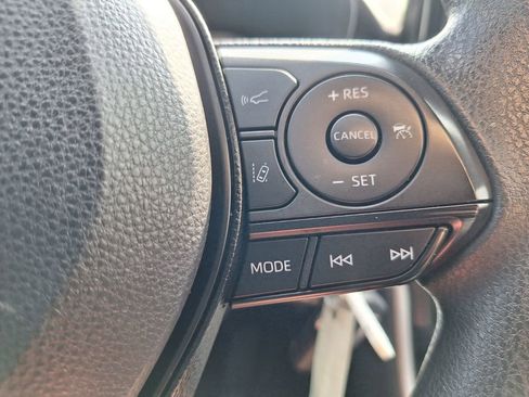 Used 2020 Toyota RAV4 LE FWD image 14