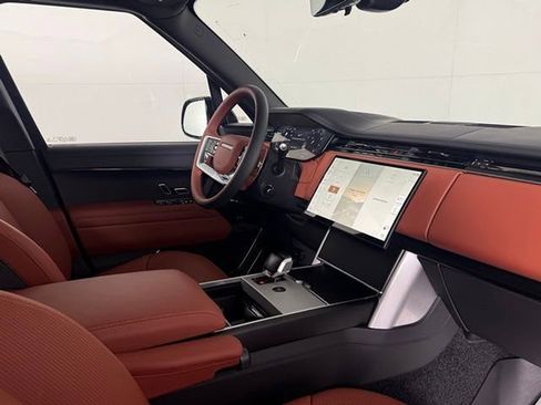 New 2025 Land Rover Range Rover SV image 18