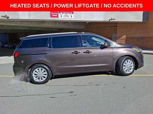 Used 2017 Kia Sedona EX image 26