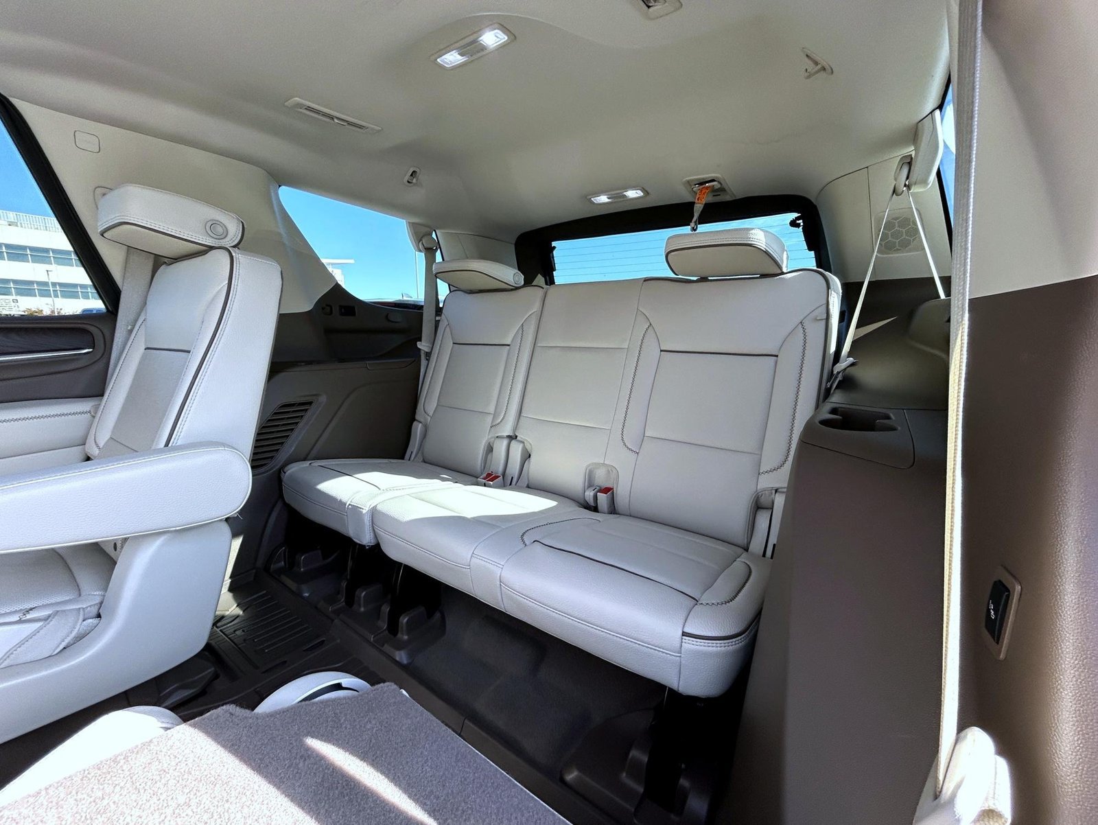 Used 2024 GMC Yukon Denali w/ Advanced Technology Package AWD/4WD image 26