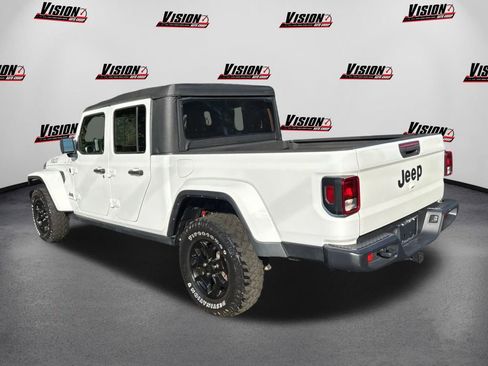 Certified 2021 Jeep Gladiator Willys image 7