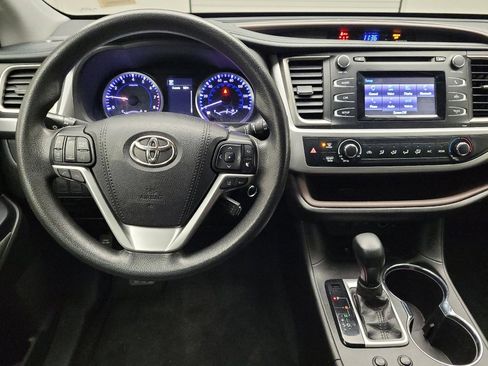 Used 2018 Toyota Highlander LE image 22