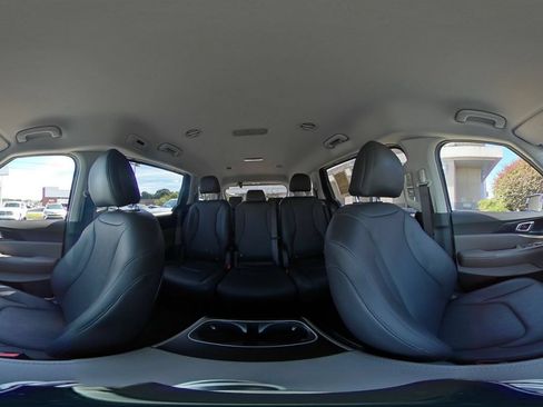 Used 2026 Kia Carnival FWD image 45
