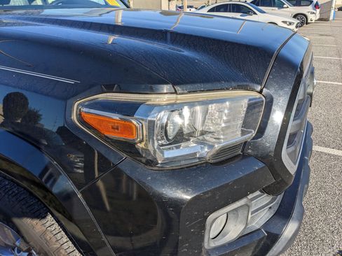 Used 2017 Toyota Tacoma SR5 image 16