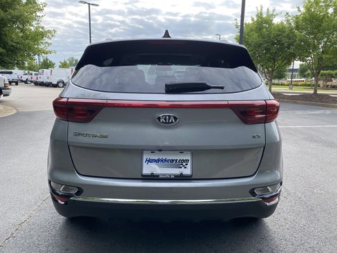 Used 2022 Kia Sportage EX AWD/4WD image 8