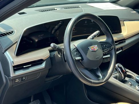Used 2025 Cadillac XT4 Premium Luxury FWD image 5