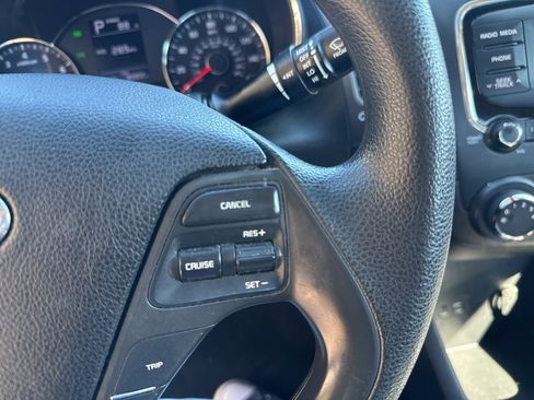 Used 2018 Kia Forte LX image 11