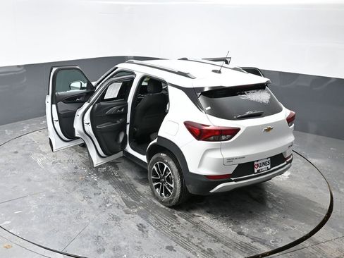 Used 2025 Chevrolet TrailBlazer LT w/ Driver Confidence Package image 55