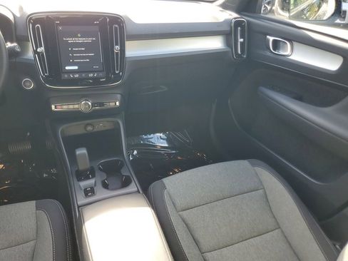 Certified 2025 Volvo XC40 B5 Core AWD/4WD image 15