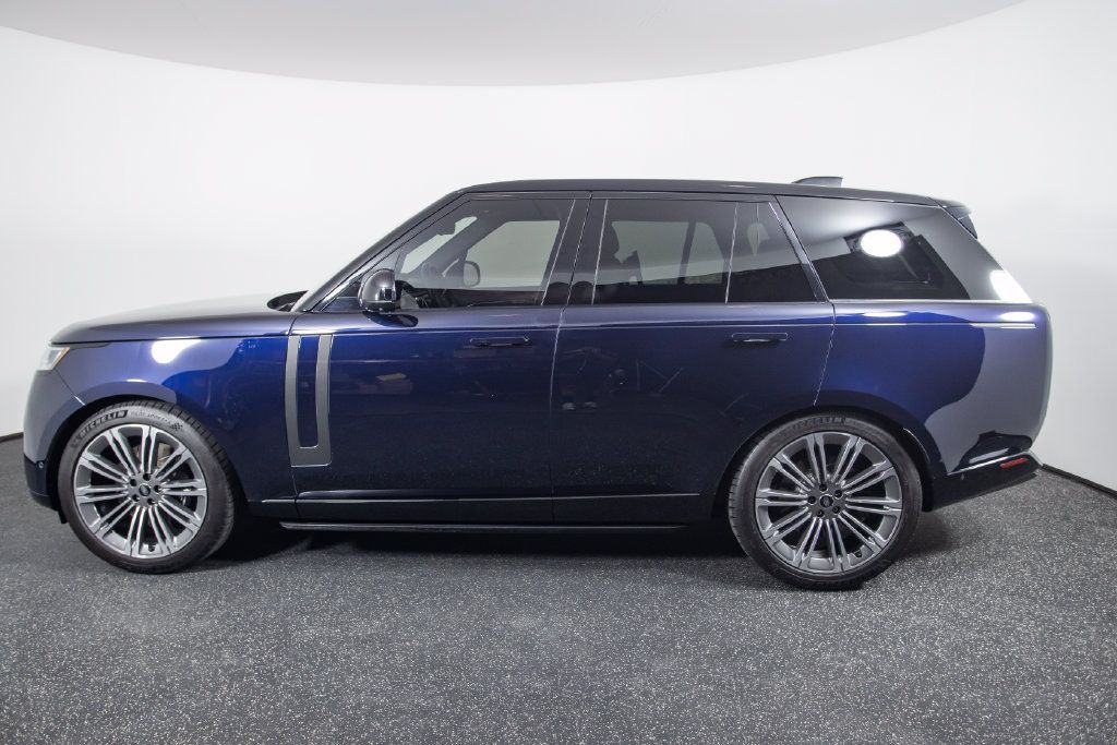 Used 2023 Land Rover Range Rover SE AWD/4WD image 4