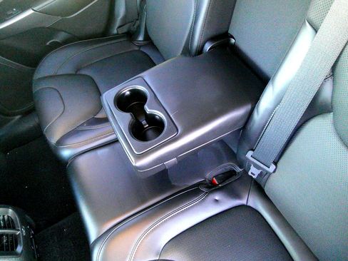 Used 2019 Jeep Cherokee Overland w/ Trailer Tow Group image 43