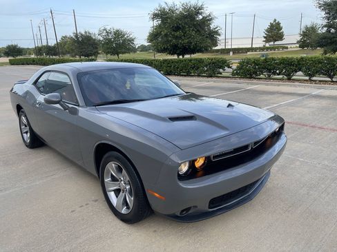 Used 2019 Dodge Challenger SXT RWD image 22