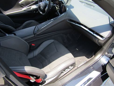 Used 2024 Chevrolet Corvette Z06 RWD image 13