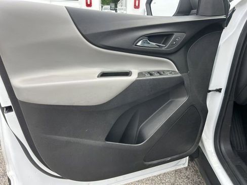 Used 2024 Chevrolet Equinox LS w/ Driver Confidence II Package FWD image 11